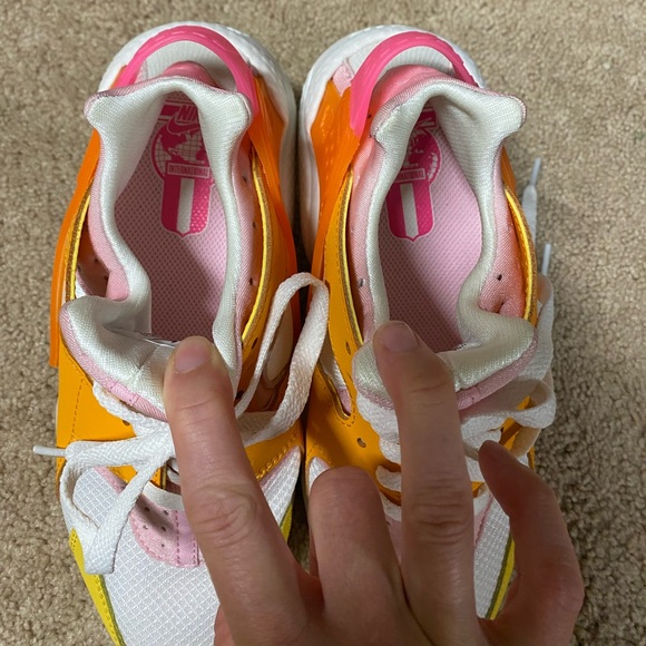 Nike Air Hurache - Picture 2 of 6